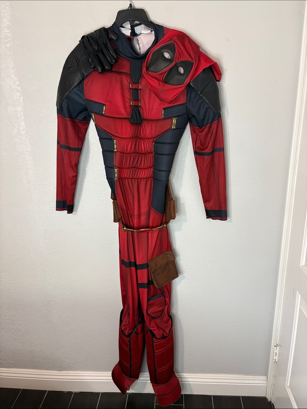 Deadpool Marvel Deluxe Costume Cosplay Halloween M